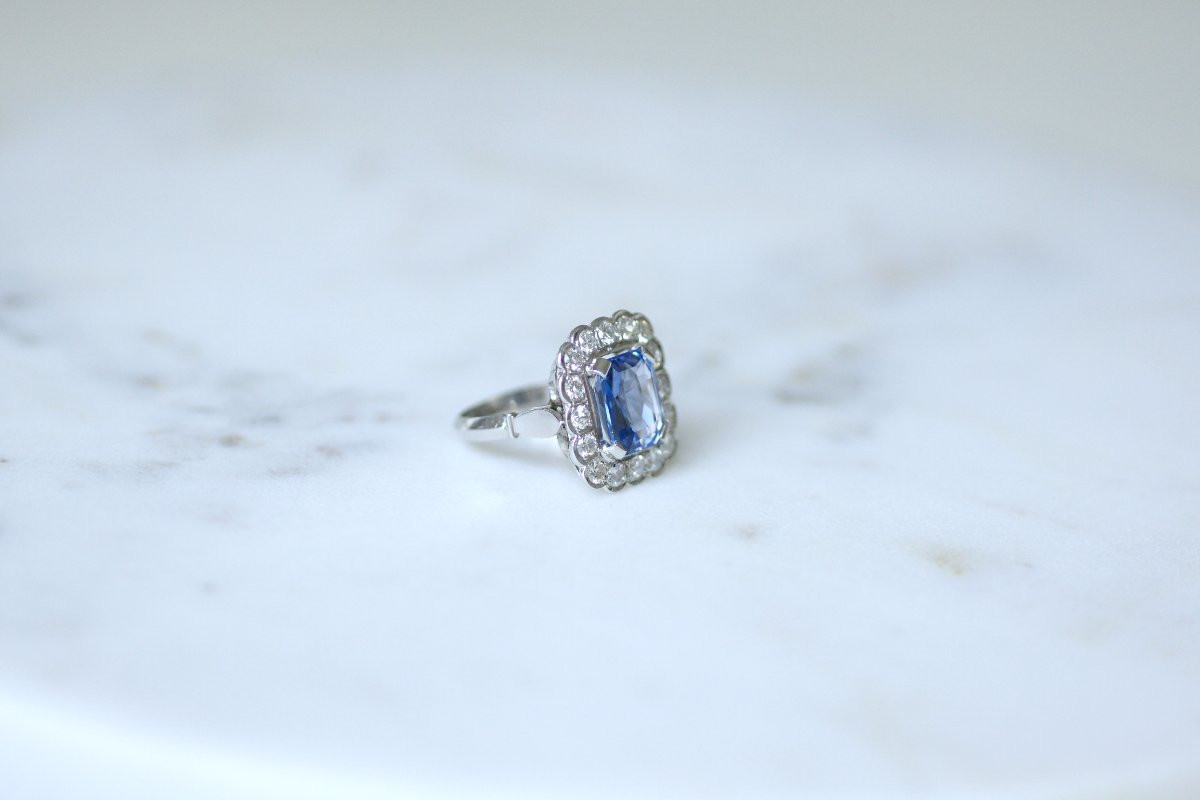 Art Deco  Ceylon Sapphire 3.90 Cts And Diamonds Cluster Ring On White Gold-photo-1
