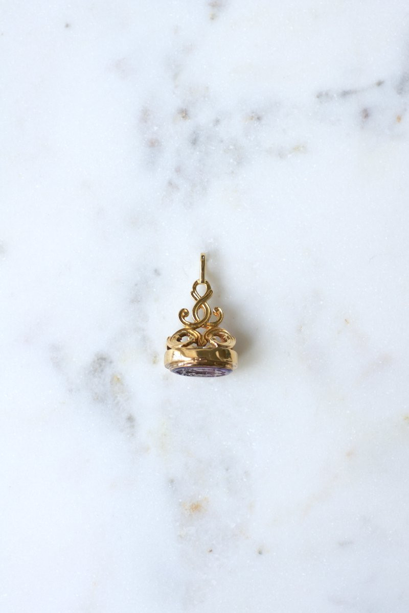 Antique Seal Pendant In Yellow Gold And Intaglio Amethyst With Ecclesiastical Coat Of Arms-photo-2