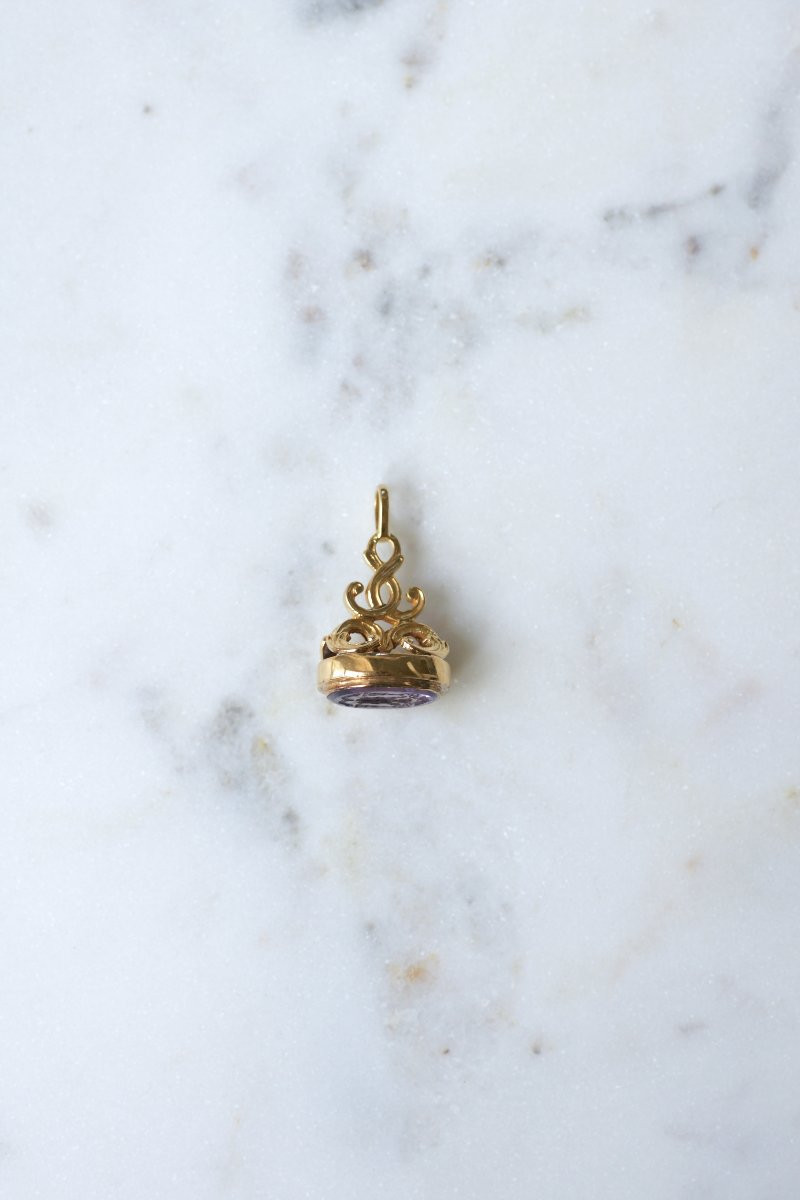 Antique Seal Pendant In Yellow Gold And Intaglio Amethyst With Ecclesiastical Coat Of Arms-photo-3