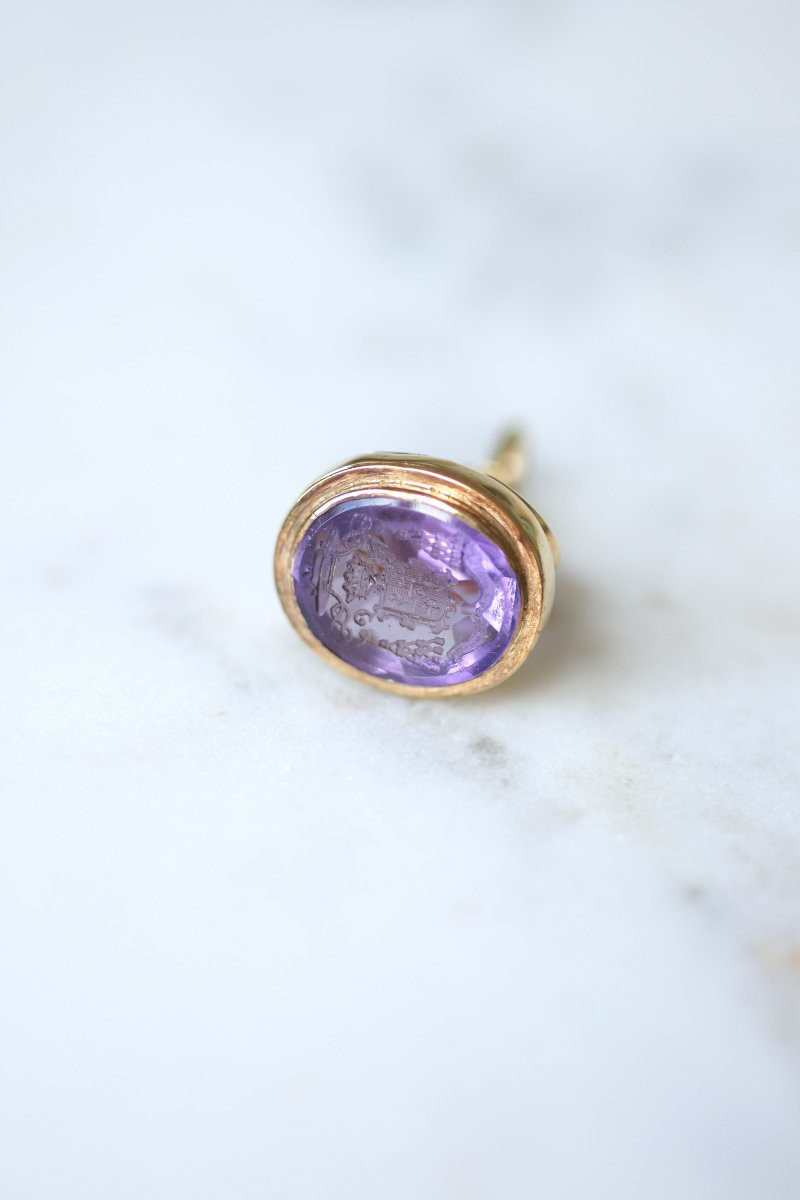 Antique Seal Pendant In Yellow Gold And Intaglio Amethyst With Ecclesiastical Coat Of Arms-photo-4