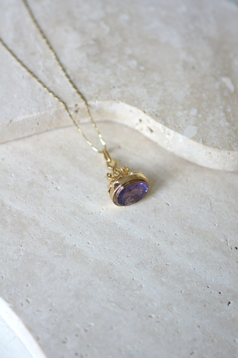 Antique Seal Pendant In Yellow Gold And Intaglio Amethyst With Ecclesiastical Coat Of Arms-photo-2