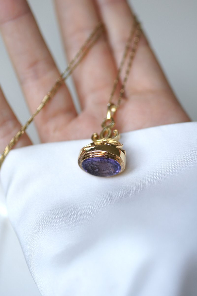Antique Seal Pendant In Yellow Gold And Intaglio Amethyst With Ecclesiastical Coat Of Arms-photo-3