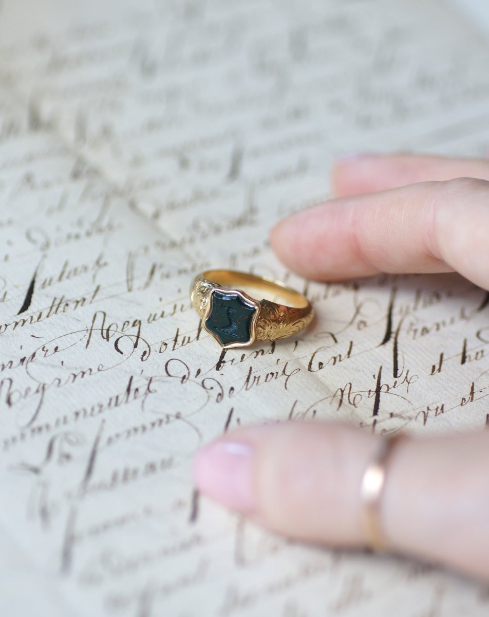 Antique Victorian Signet Ring, Intaglio Bloodstone On Yellow Gold-photo-1