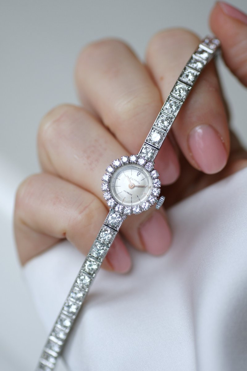 Montre Bracelet de Dame Astral Diamants 5,70 Cts sur Or Blanc Années 60-photo-4