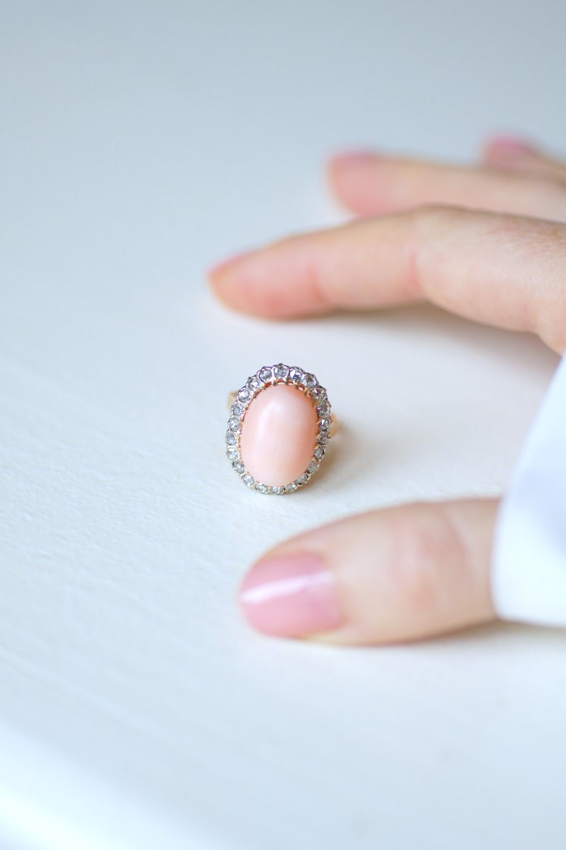 Bague Marguerite Belle Epoque Corail Peau d'Ange Entourage Diamants-photo-1