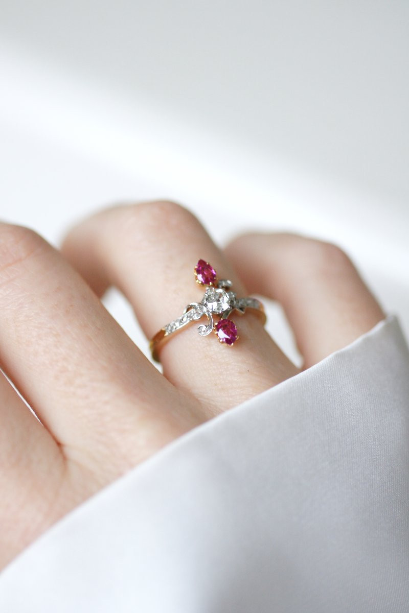 Bague Toi et Moi Belle Epoque Rubis Poire et Diamants sur Or Jaune et Platine-photo-4