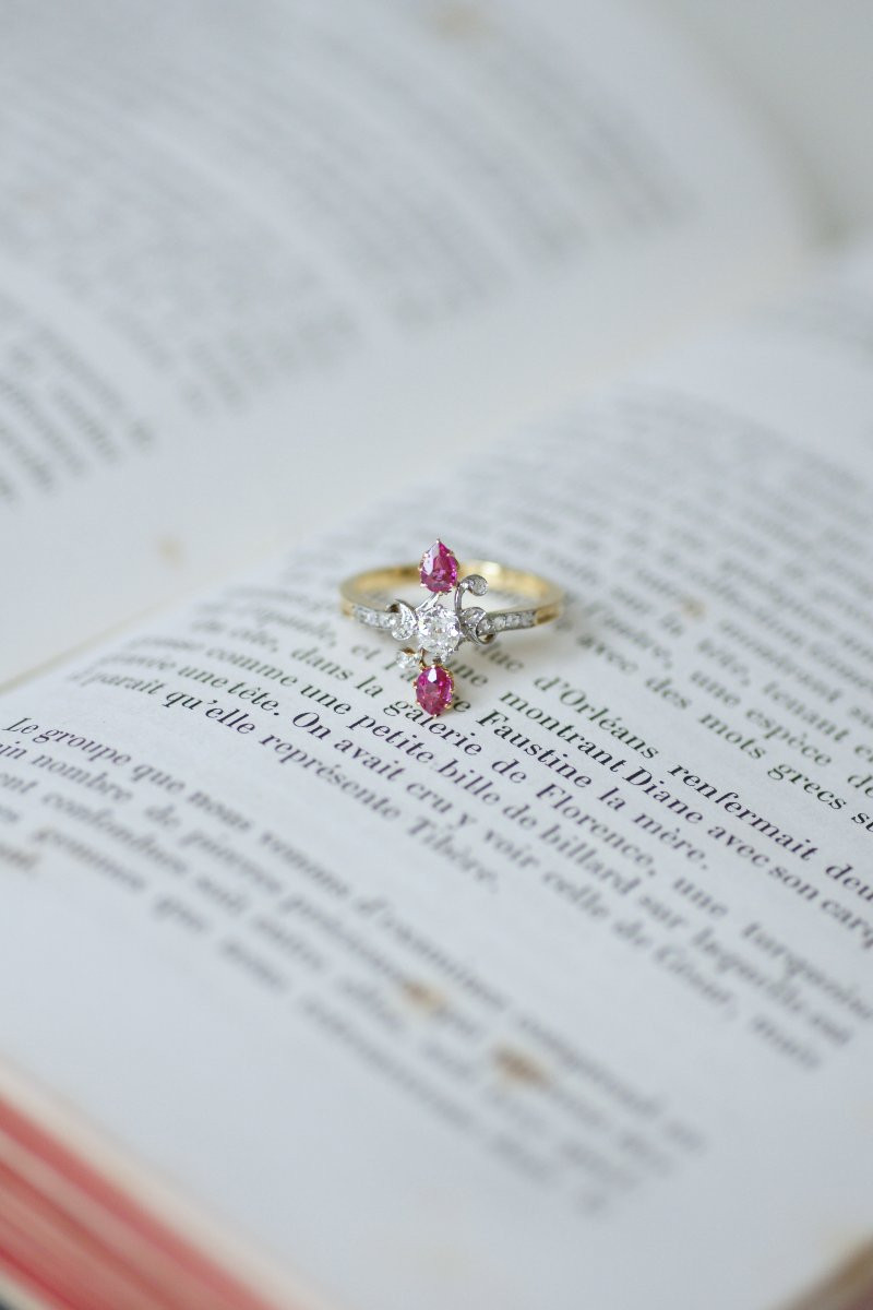 Bague Toi et Moi Belle Epoque Rubis Poire et Diamants sur Or Jaune et Platine-photo-5