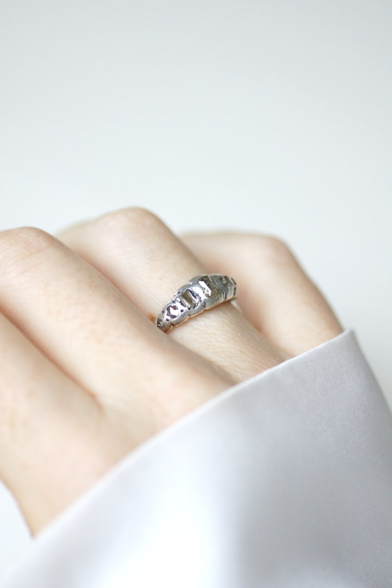 Bague Ancienne Jarretière Diamants Taillés en Table et en Rose sur Or rose et Argent-photo-1