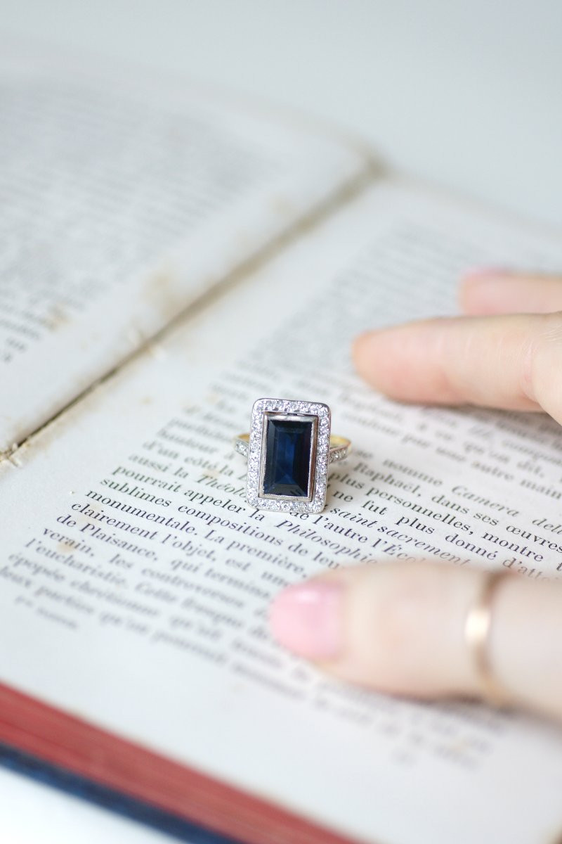 Art Deco Rectangle Ring With 4.40 Carat Sapphire Surrounded By Diamonds On Yellow Gold And Platinum-photo-2