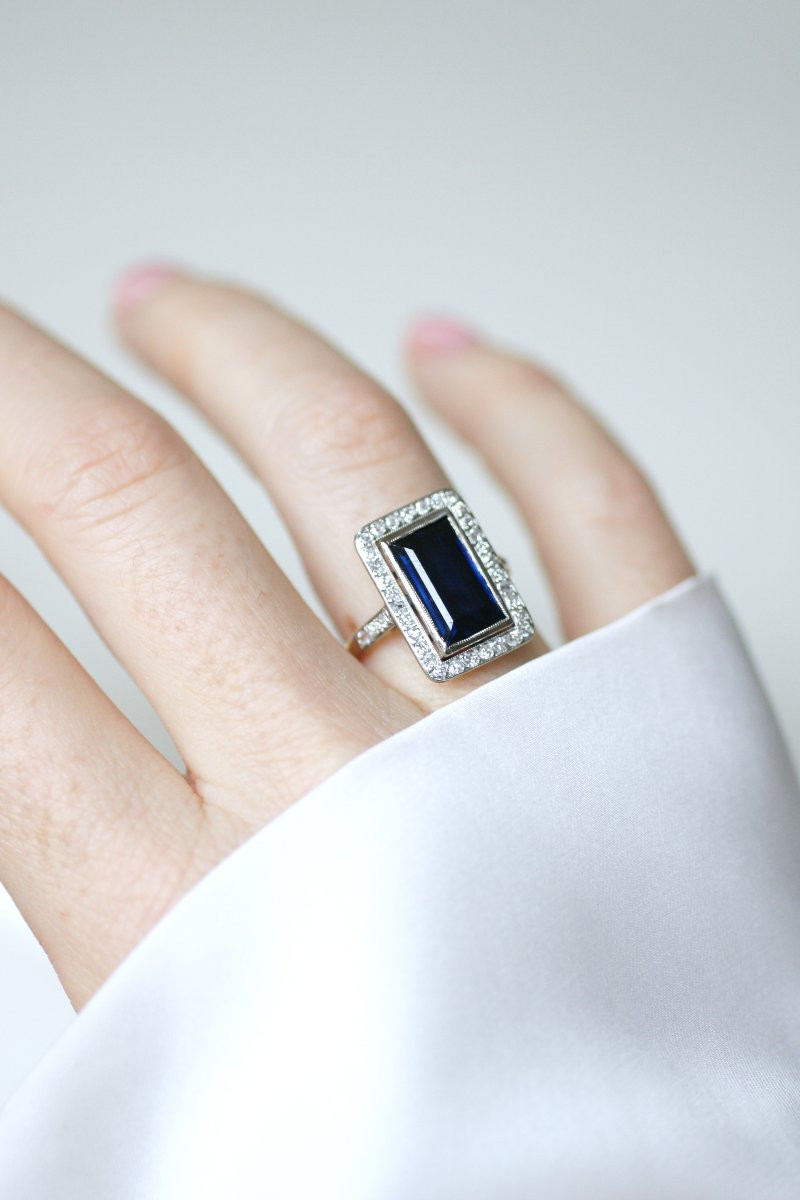Art Deco Rectangle Ring With 4.40 Carat Sapphire Surrounded By Diamonds On Yellow Gold And Platinum-photo-4