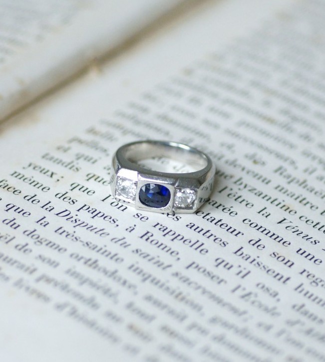 Louis Heissler Bague Chevalière Art Deco Saphir Non Chauffé et Diamants sur Platine