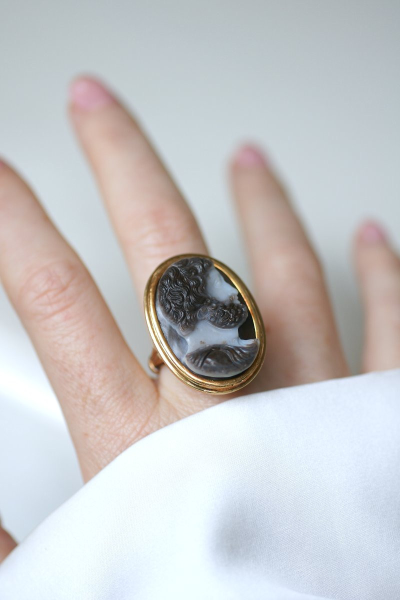 Antique Sardonyx Cameo Signet Ring With Three Layers In Yellow Gold, Unisex-photo-4
