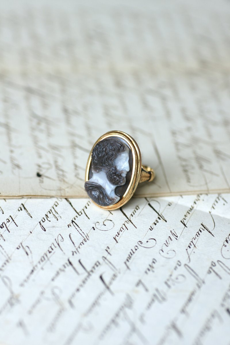 Antique Sardonyx Cameo Signet Ring With Three Layers In Yellow Gold, Unisex-photo-8