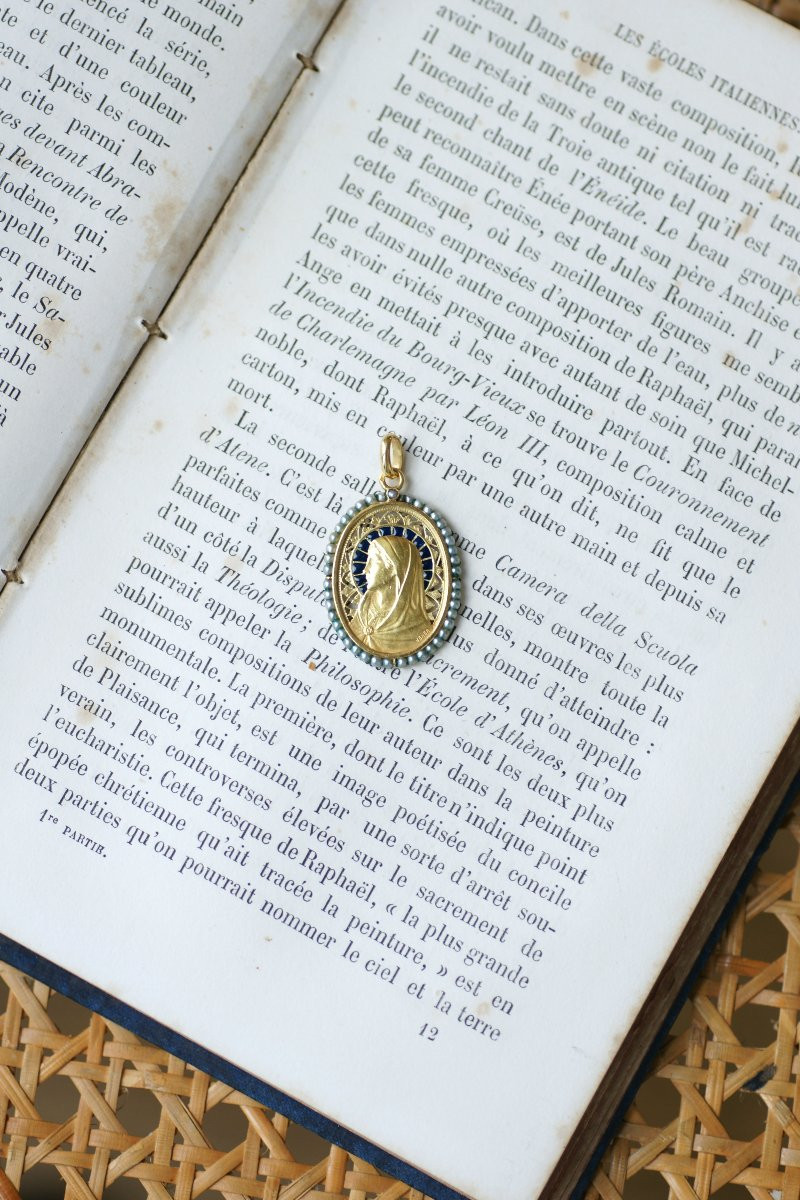 Antique Virgin Mary Medal, Plique-à-jour Enamel And Natural Pearls On Yellow Gold-photo-4