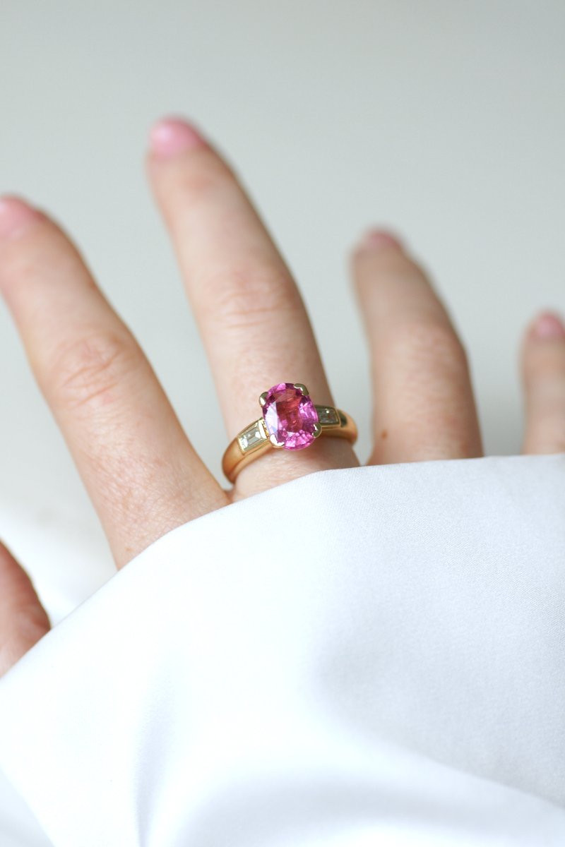 Pink Tourmaline And Baguette Diamond Ring In Yellow Gold-photo-2