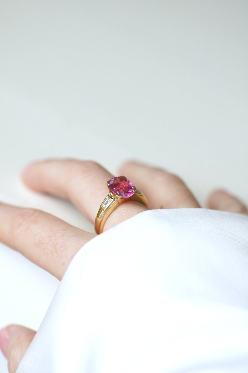Pink Tourmaline And Baguette Diamond Ring In Yellow Gold-photo-3