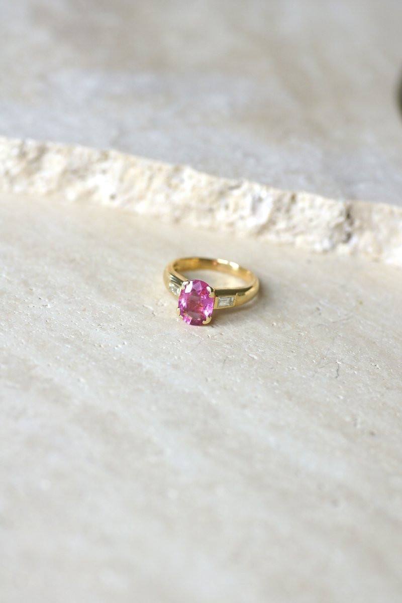 Pink Tourmaline And Baguette Diamond Ring In Yellow Gold-photo-5