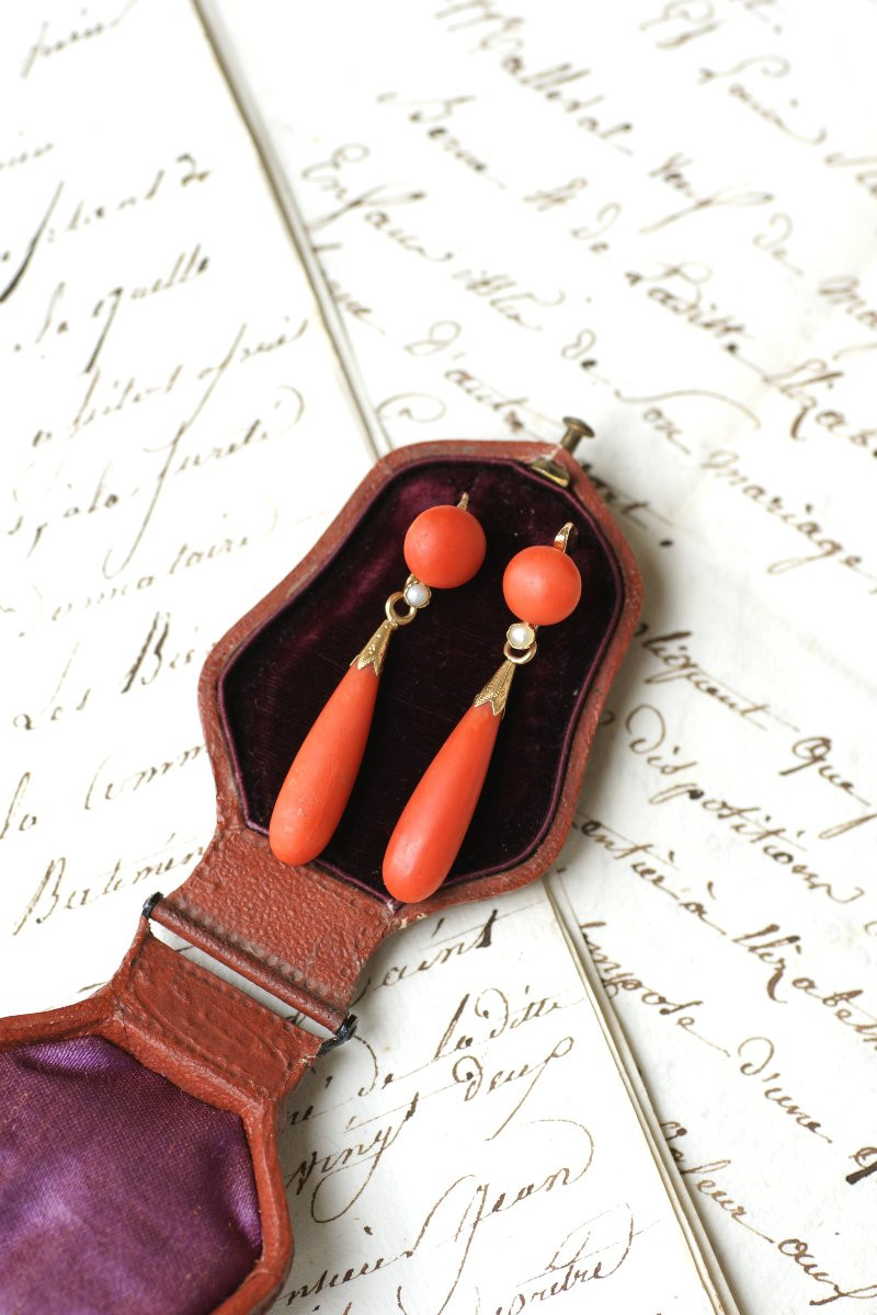 Boucles d'Oreilles Pendantes Anciennes Goutte Corail et Perle sur Or Jaune-photo-4