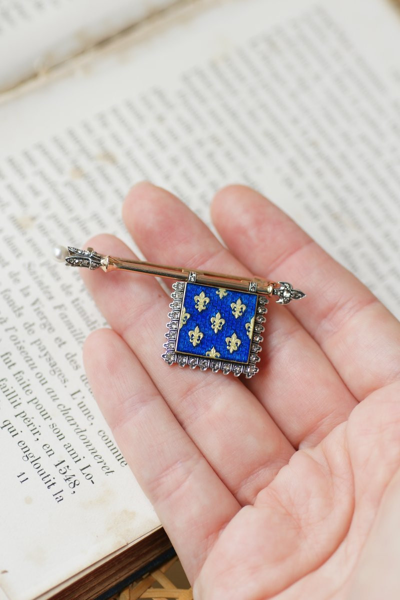Broche Ancienne Royaliste Drapeau Fleurs de Lys, Diamants, Perle, Email sur Or et Argent-photo-4