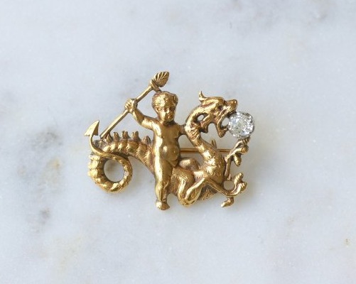 Broche Ancienne Amour Chevauchant un Dragon Or et Diamant