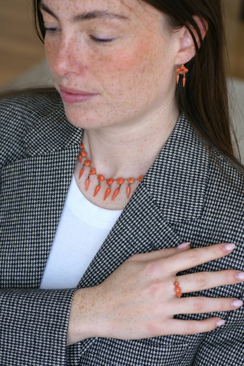 Victorian Coral Set With Necklace, Earrings, And Ring On Yellow Gold-photo-2