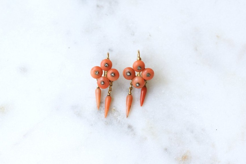 Victorian Coral Set With Necklace, Earrings, And Ring On Yellow Gold-photo-1