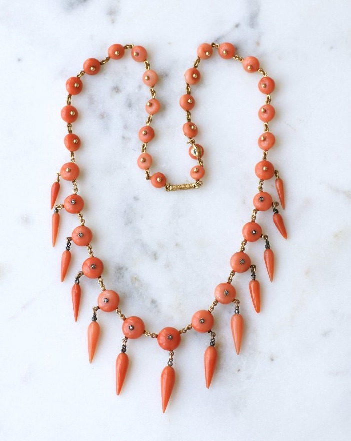 Victorian Coral Set With Necklace, Earrings, And Ring On Yellow Gold-photo-3
