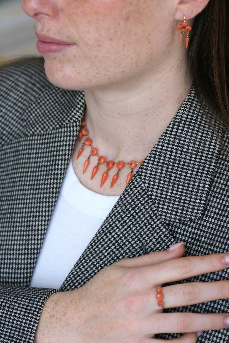 Victorian Coral Set With Necklace, Earrings, And Ring On Yellow Gold-photo-4