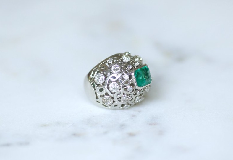 2.10 Cts Colombian Emerald And Diamonds On Platinum Ring-photo-2