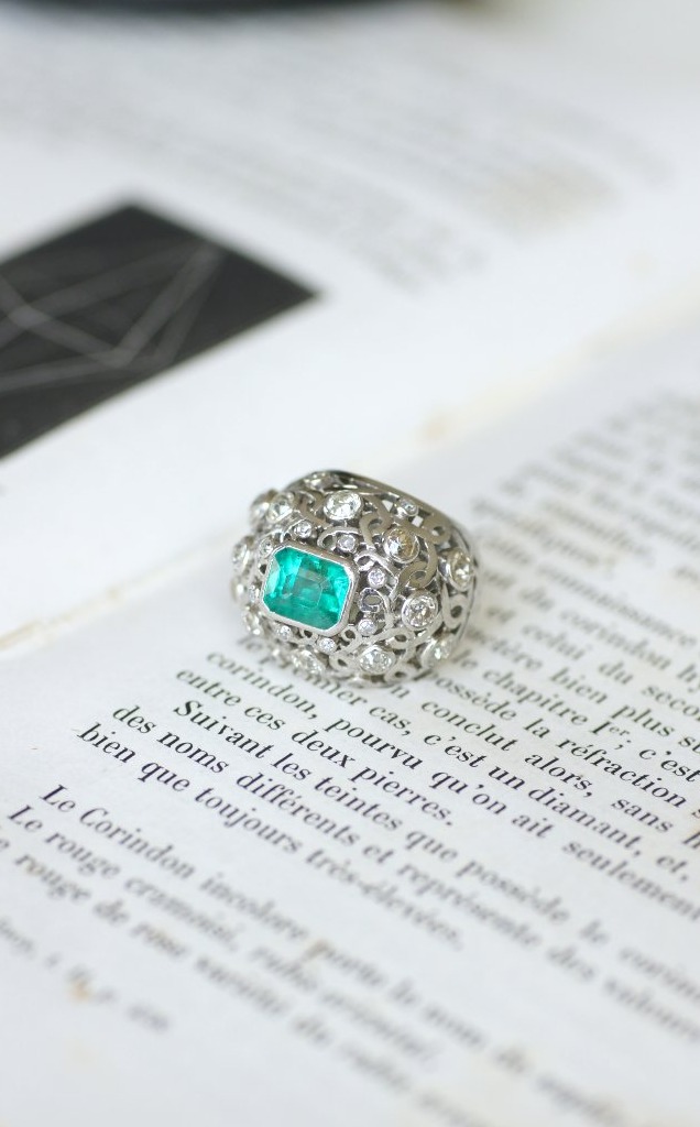2.10 Cts Colombian Emerald And Diamonds On Platinum Ring