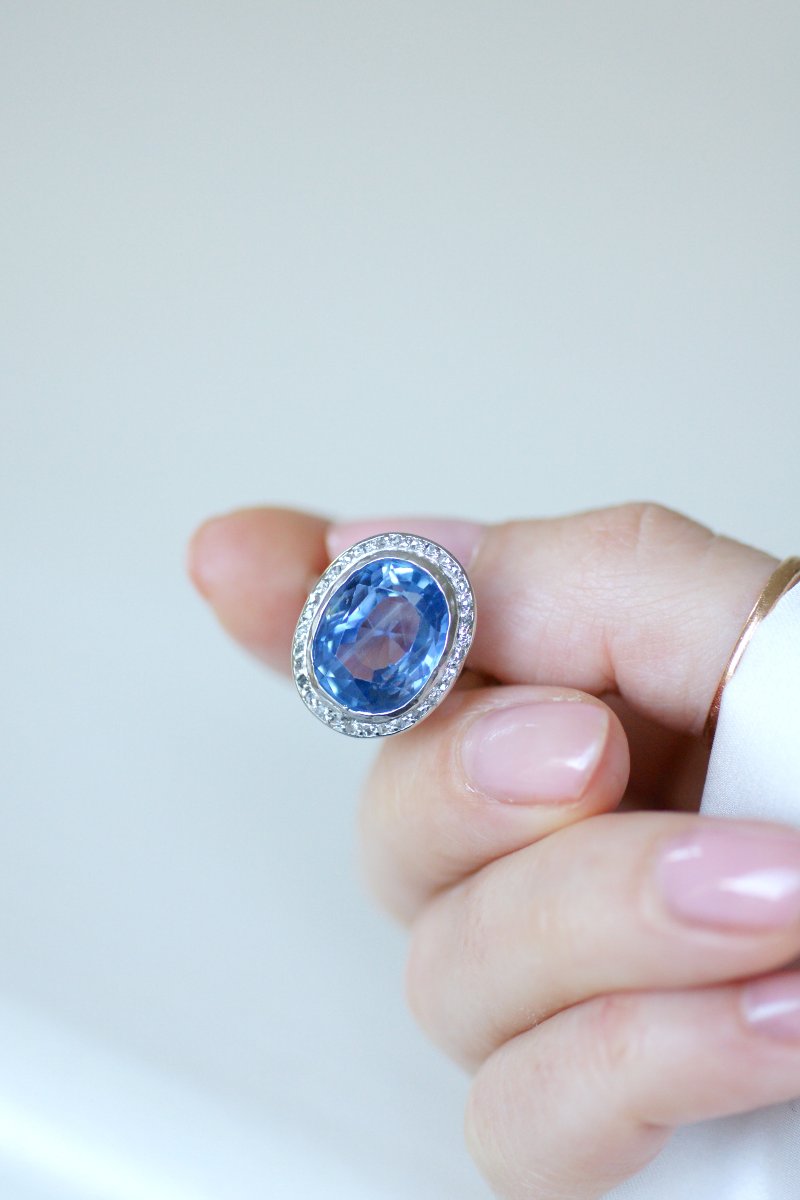Bague Ovale Art Déco Saphir de Ceylan Non Chauffé 10,50 Cts et Diamants sur Or et Platine-photo-2