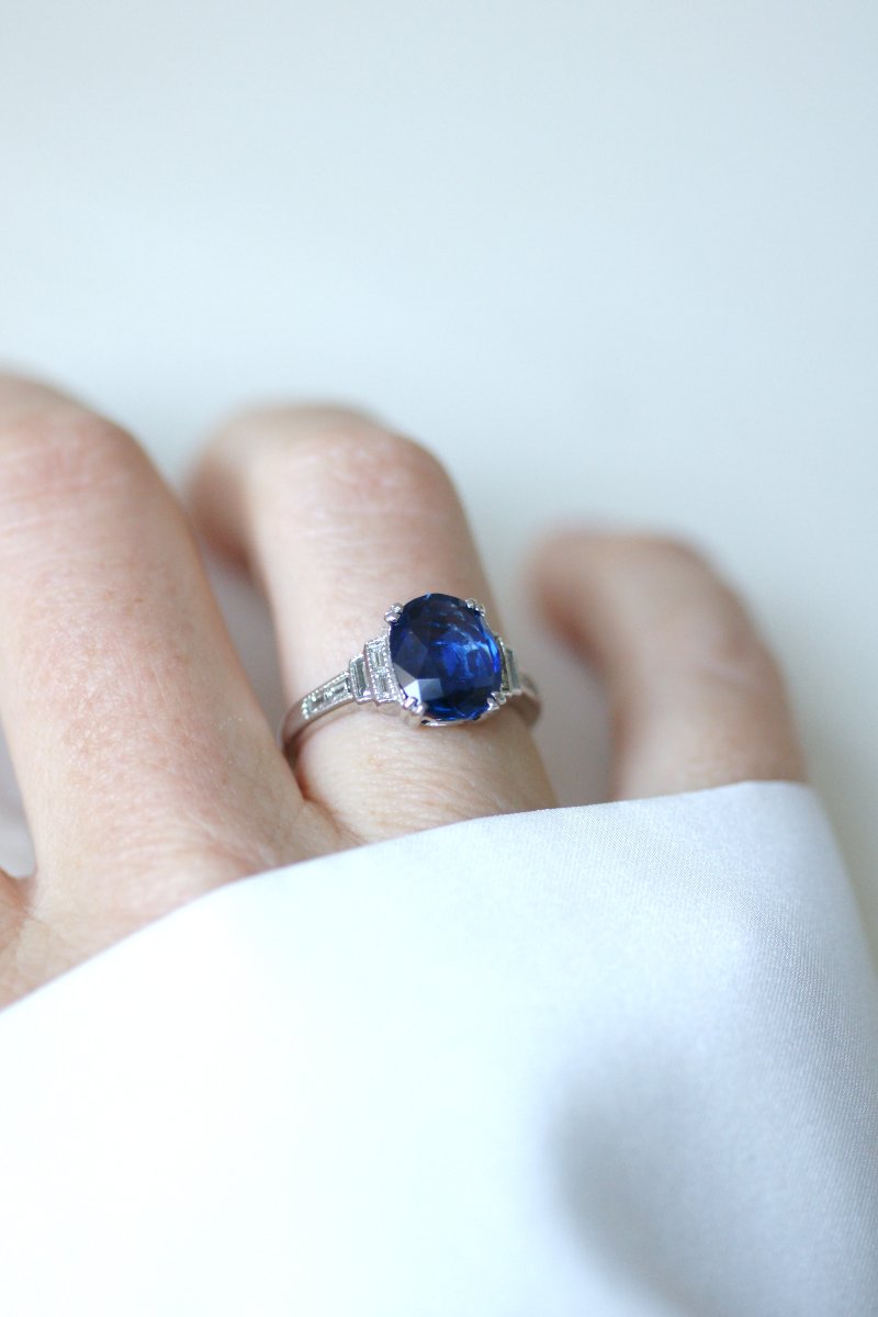Bague Saphir Ceylan Non Chauffé 3,50 Cts et Diamant Baguette sur Or Blanc-photo-2