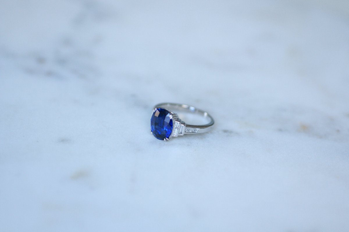 Bague Saphir Ceylan Non Chauffé 3,50 Cts et Diamant Baguette sur Or Blanc-photo-1