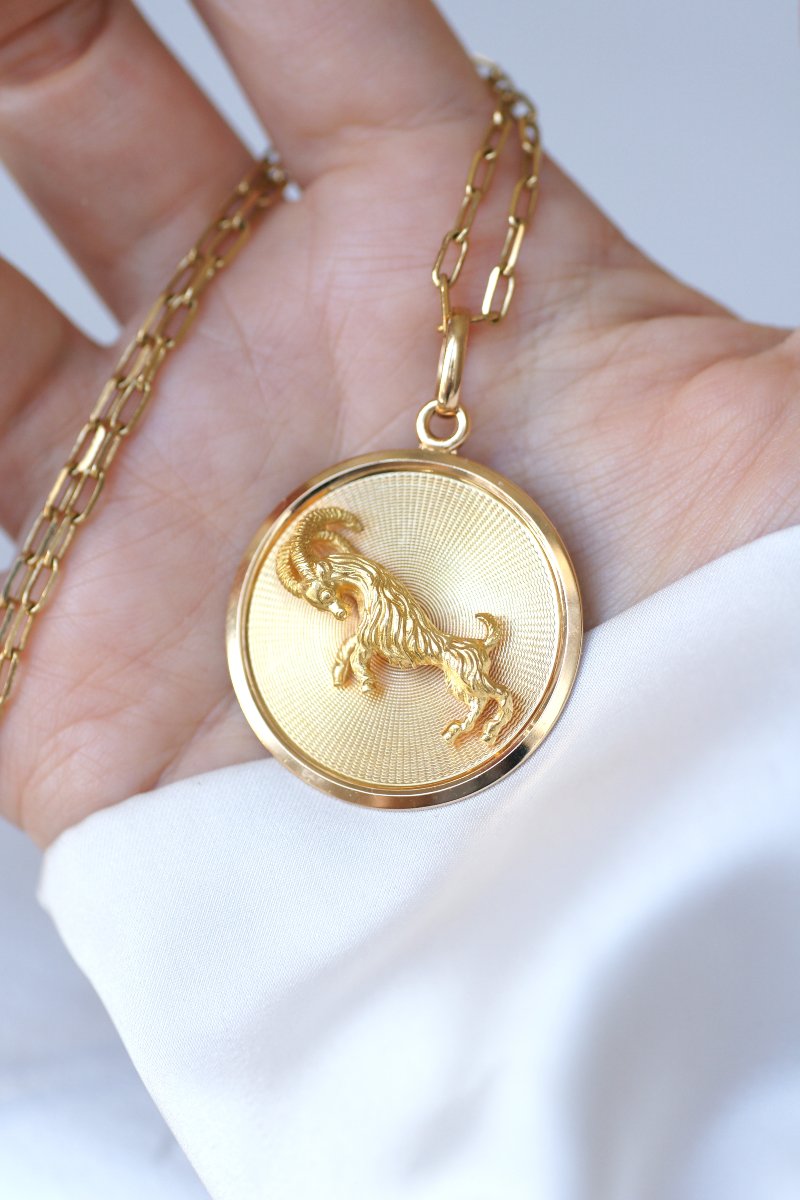 Pendentif Médaille Astrologique Capricorne en Or Jaune Années 60-photo-1