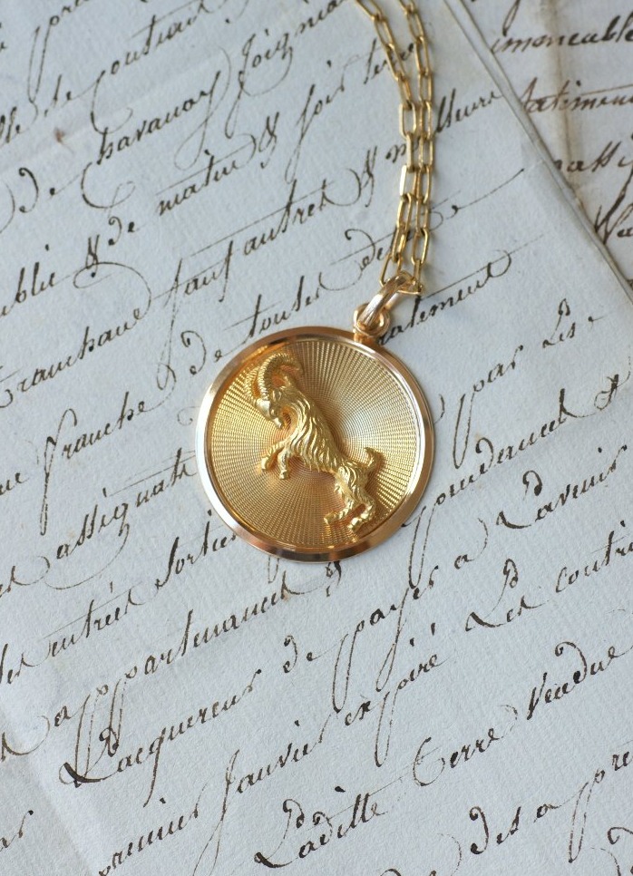 Pendentif Médaille Astrologique Capricorne en Or Jaune Années 60-photo-3