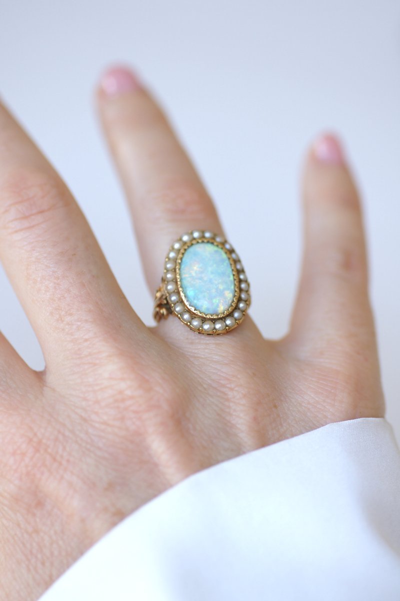 19th-century Antique Victorian Ring With Australian Opal And Natural Pearls Set In Yellow Gold-photo-2