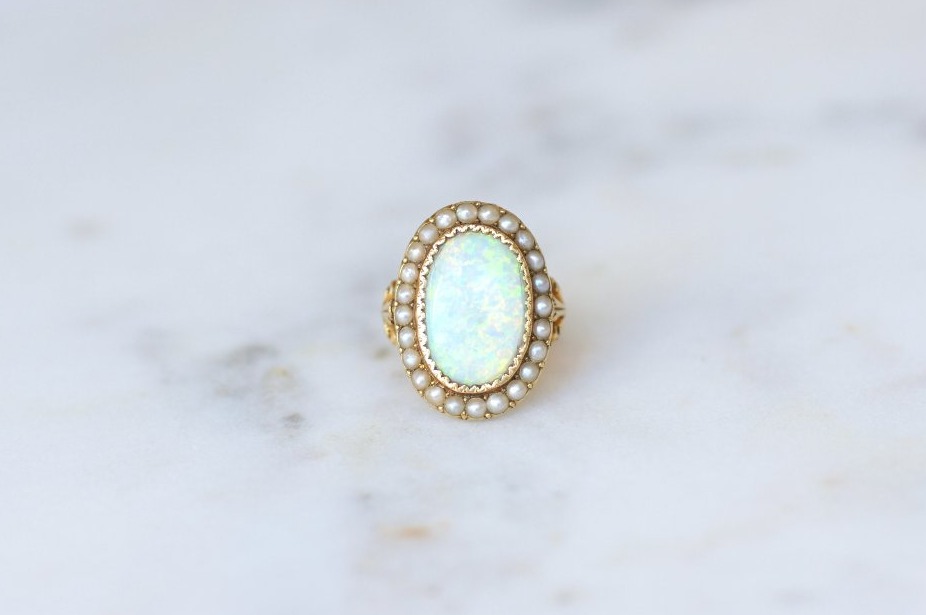 19th-century Antique Victorian Ring With Australian Opal And Natural Pearls Set In Yellow Gold-photo-3