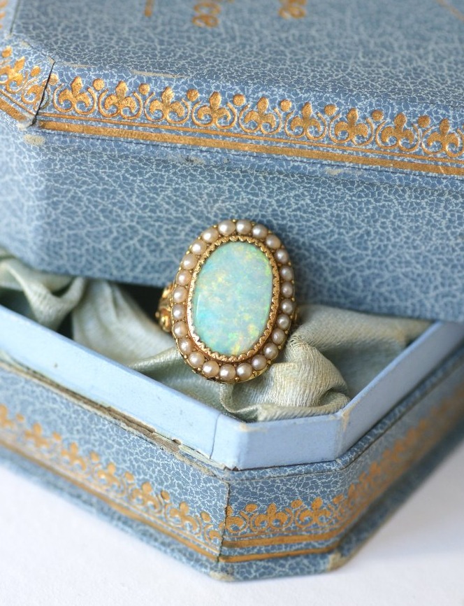 19th-century Antique Victorian Ring With Australian Opal And Natural Pearls Set In Yellow Gold