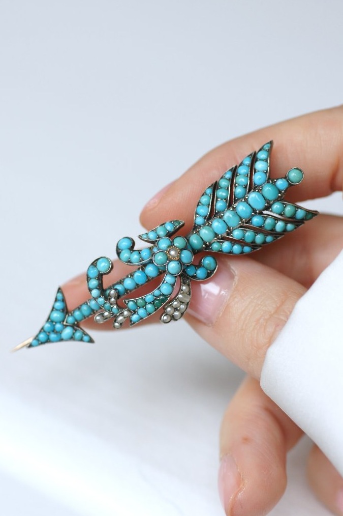 Broche Flèche Ancienne Turquoises et Perles sur Or Rose et Argent