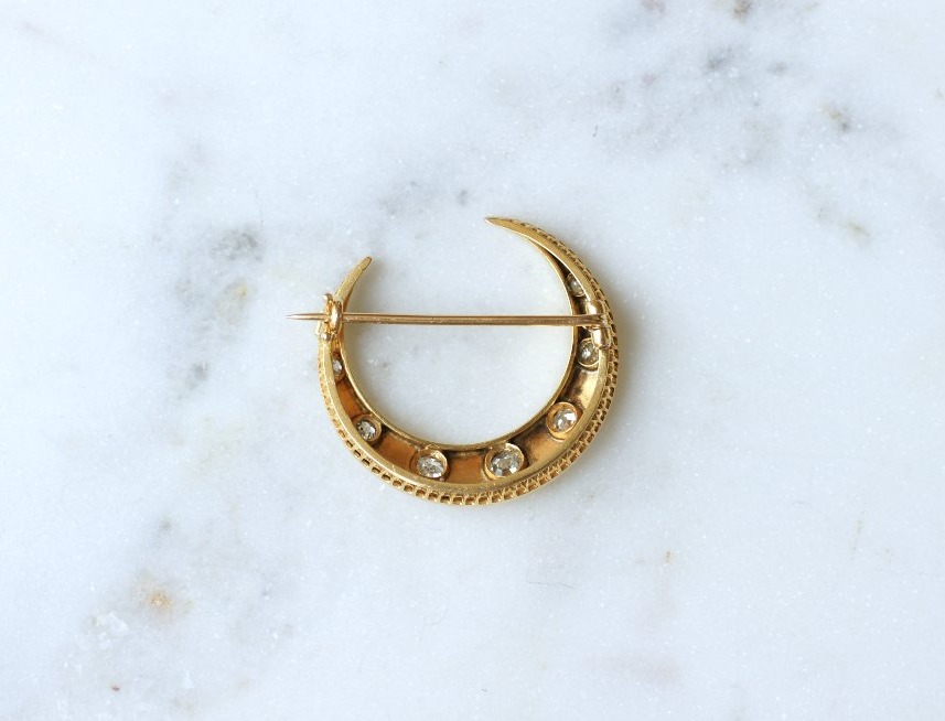 Broche Ancienne Croissant De Lune Diamants Taille Ancienne Coussin 1,10 Cts sur Or Jaune-photo-1