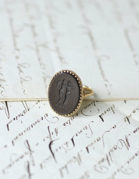 Bague Ancienne Intaille Jaspe Cupidon et Psyché sur Or Jaune