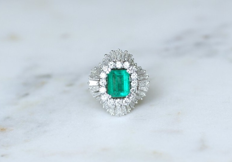Bague Jupe Emeraude Colombienne et Diamants sur Or Blanc-photo-2