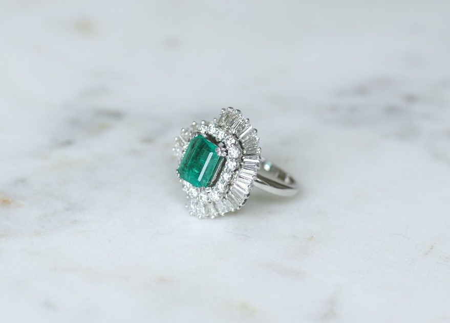 Bague Jupe Emeraude Colombienne et Diamants sur Or Blanc-photo-4
