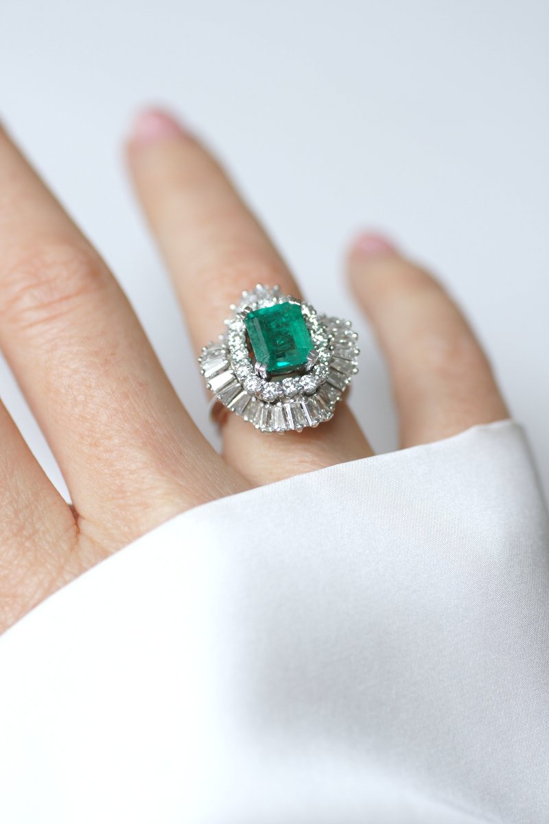 Bague Jupe Emeraude Colombienne et Diamants sur Or Blanc-photo-1