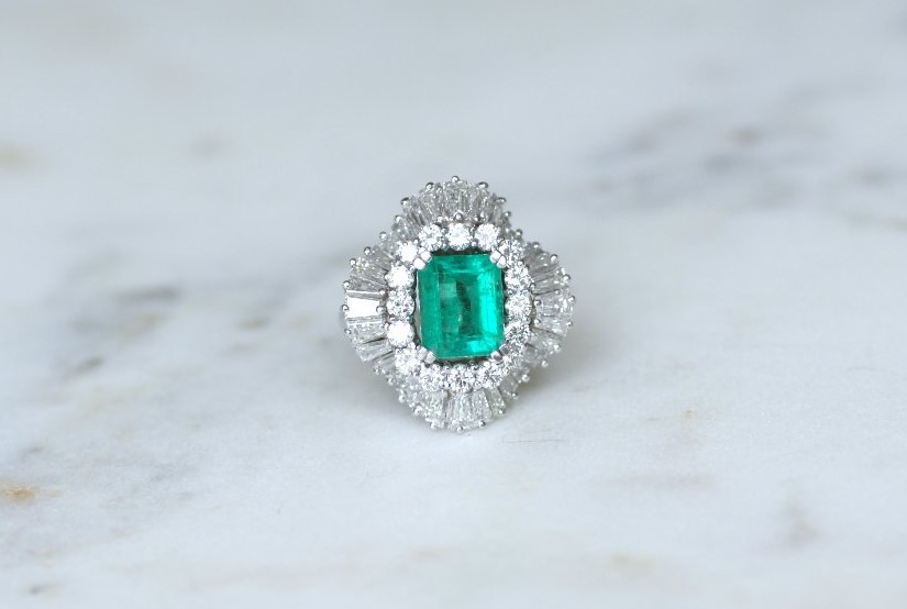 Bague Jupe Emeraude Colombienne et Diamants sur Or Blanc-photo-4