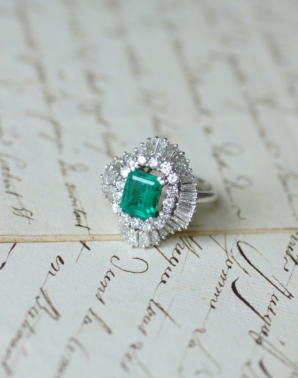 Bague Jupe Emeraude Colombienne et Diamants sur Or Blanc-photo-5