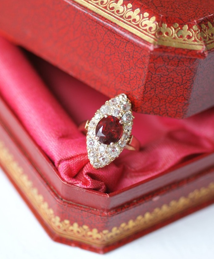 Bague Marquise Ancienne Spinelle Rouge et Diamants sur Or rose