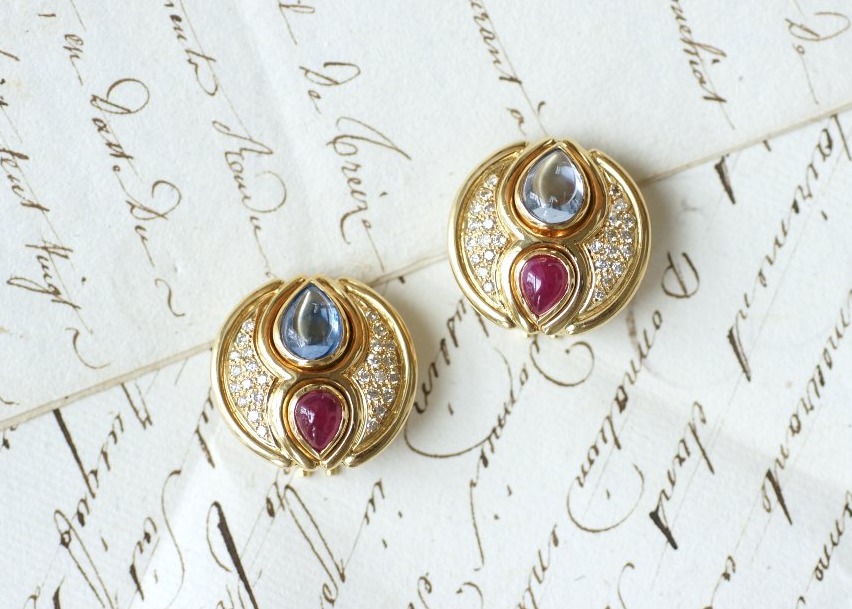 Boucles d'Oreilles Clips Saphir Rubis et Diamants sur Or Jaune 1990