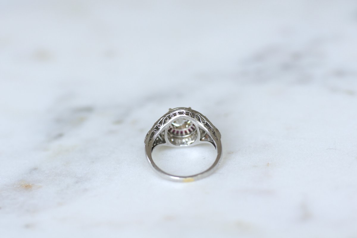 Bague Dôme Art Déco Diamant Coussin 1.30 Cts et Rubis Calibrés sur Platine-photo-6