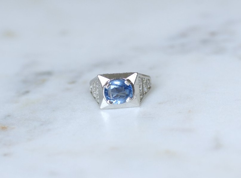 Art Deco Signet Ring With A 3.33 Ct No Heat Ceylon Sapphire And Diamonds On Platinum-photo-3